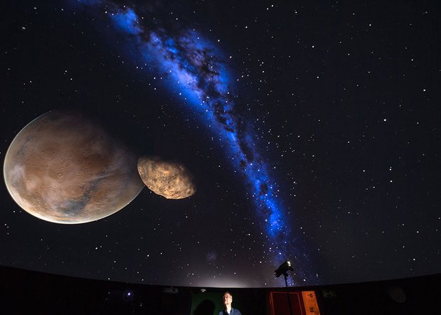Planeten auf der Leinwand im Planetarium ©Menke Planetarium